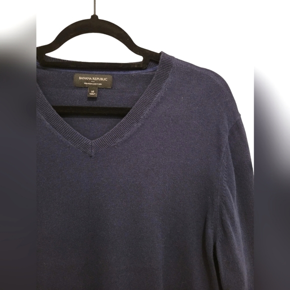 2/$18 Banana Republic Men's Luxe Blue Navy Lightweight V Neck Sweater Medium - Picture 3 of 5